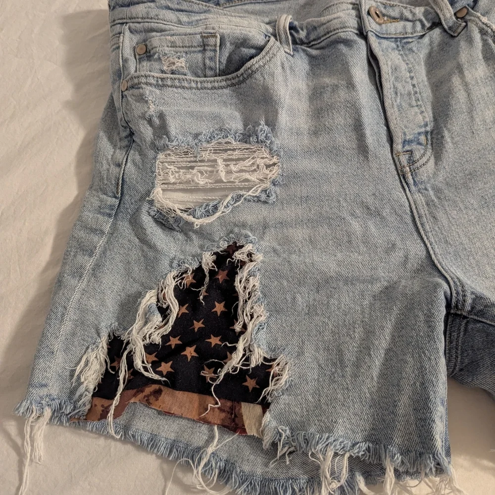 Torrid Women's Shorts Jean  distressed cutoff denim size 16 Stars See Photos - Picture 2 of 7